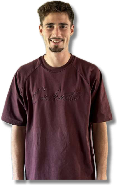Tom Livenais, gérant de MikoLoco, en tee-shirt bordeaux